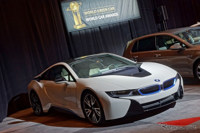 2015ワールドグリーンカー賞を受賞したBMW i8（ニューヨークモーターショー15）