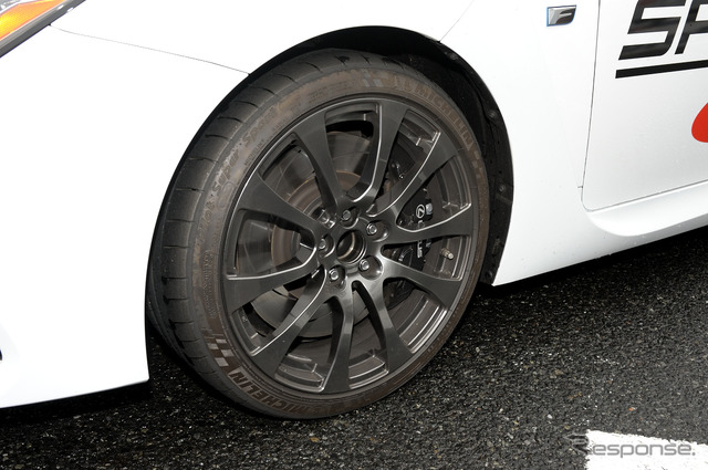 今シーズンのSCとして活躍するレクサスRC-F