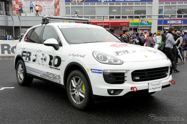 今シーズンのFROとして活躍するポルシェカイエンS E-ハイブリッド