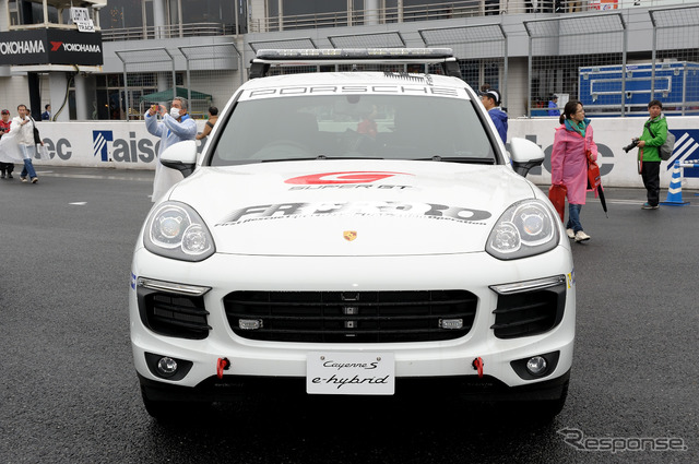 今シーズンのFROとして活躍するポルシェカイエンS E-ハイブリッド