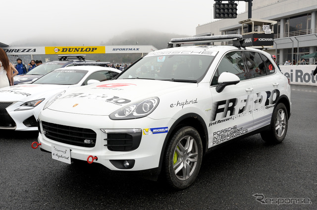 今シーズンのFROとして活躍するポルシェカイエンS E-ハイブリッド