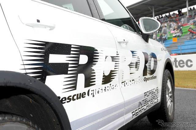 今シーズンのFROとして活躍するポルシェカイエンS E-ハイブリッド