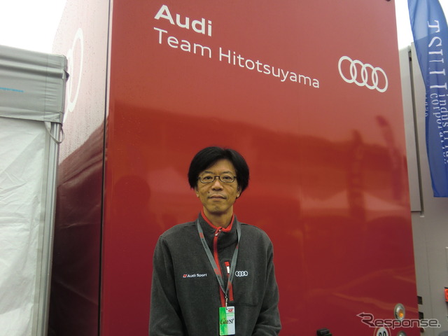 アウディジャパンの大喜多社長(後ろは#21 Audi Team Hitotsuyamaのトランスポーター)。