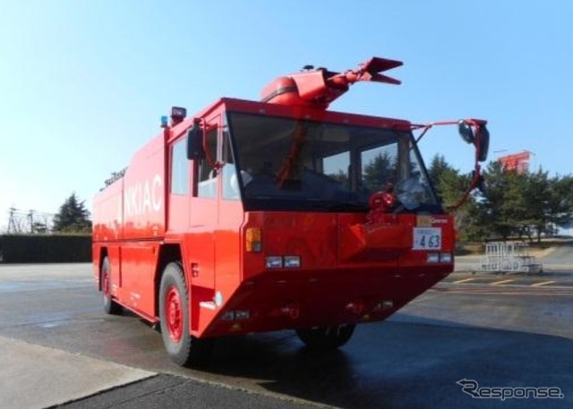大阪国際空港で退役しミャンマーに譲渡される空港用化学消防車（3,000立級消防車）