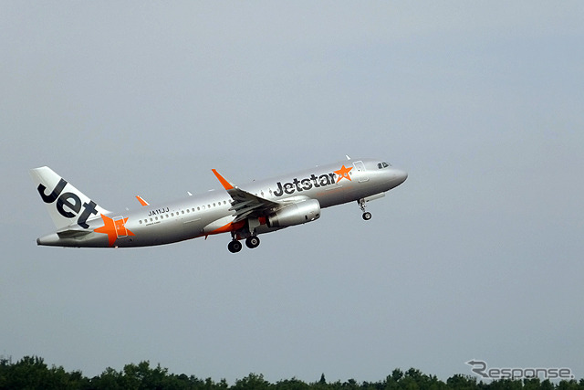 熊本空港を離陸するジェットスター・ジャパンA320(JA11JJ)