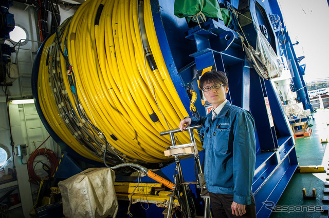 海洋研究開発機構 澤 隆雄氏と深海調査研究船「かいれい」に搭載した深海ROV用ケーブル