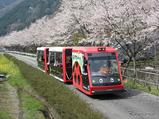 繁忙期は2編成で運行されていたが、今後は1編成の運行になる。