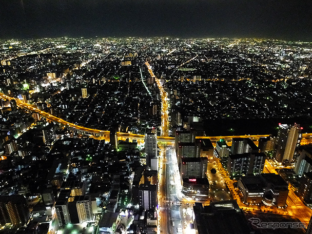 新大阪から東京へ向かう最終の東海道新幹線を逃した人たちのなかには、高速バスや寝台列車といった夜行に“飛び乗り”で利用する人も「週に2~3人いる」「ひと月に数人はいる」という