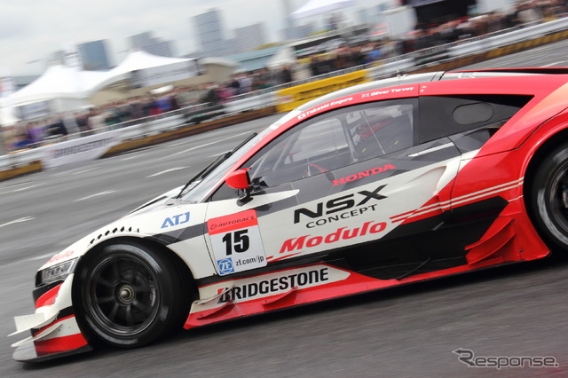 ドラゴ モデューロNSX CONCEPT-GTデモランの様子