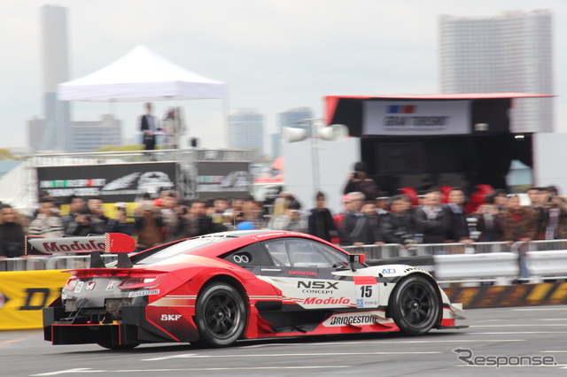 ドラゴ モデューロNSX CONCEPT-GTデモランの様子