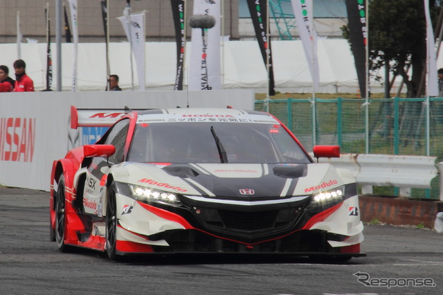ドラゴ モデューロNSX CONCEPT-GTデモランの様子