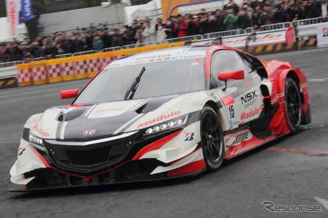ドラゴ モデューロNSX CONCEPT-GTデモランの様子