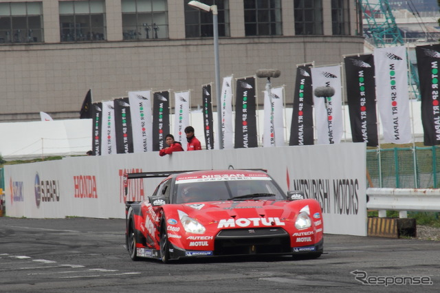 MOTUL AUTECH GT-R(2013仕様)デモランの様子