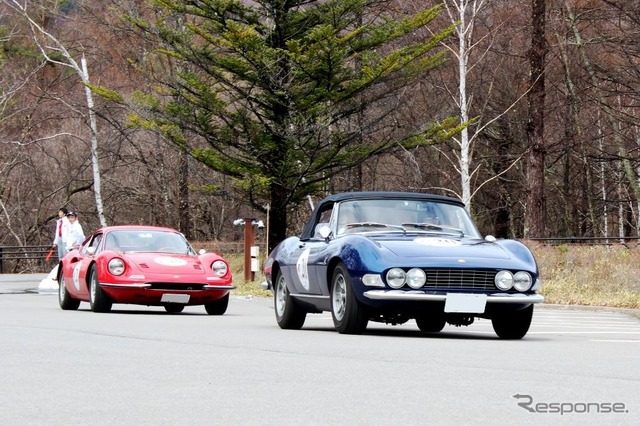 フィアット ディノ(前)とディノ206GT