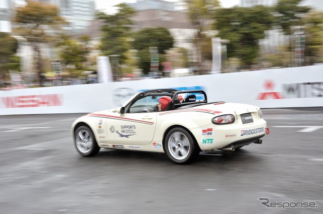 マツダ・ウィメン・イン・モータースポーツ・プロジェクト2015メンバーのお披露目(モータースポーツジャパン15)