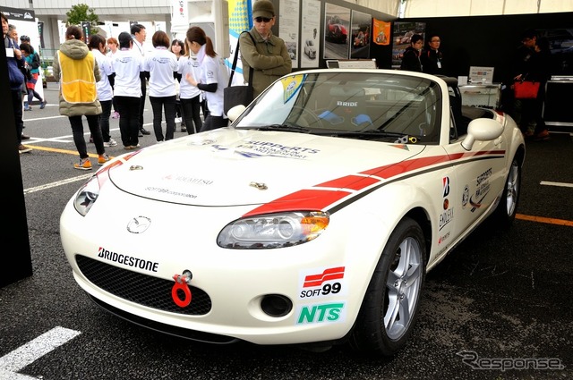 マツダ・ウィメン・イン・モータースポーツ・プロジェクト2015メンバーのお披露目(モータースポーツジャパン15)