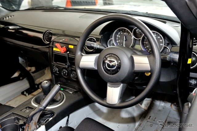 マツダはプロジェクトトレーニング用の車両として『ロードスター』(NC型)を提供