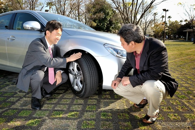 ダンロップタイヤ営業本部 技術サービス部の竹内二郎氏（左）と斎藤聡氏（右）