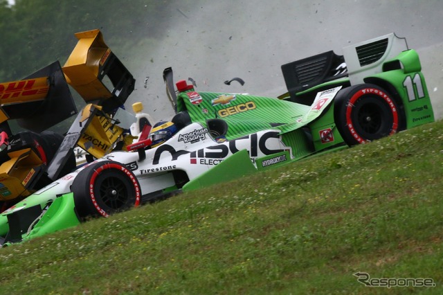 レース終盤には、ブルデー、ハンターレイ、バジェノーら有力どころが絡むクラッシュも発生した。