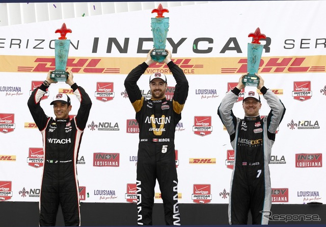 左から2位カストロネベス、優勝ヒンチクリフ、3位ジェイクス。