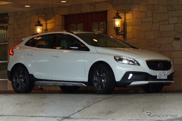 ボルボ V40 クロスカントリー T5 AWD