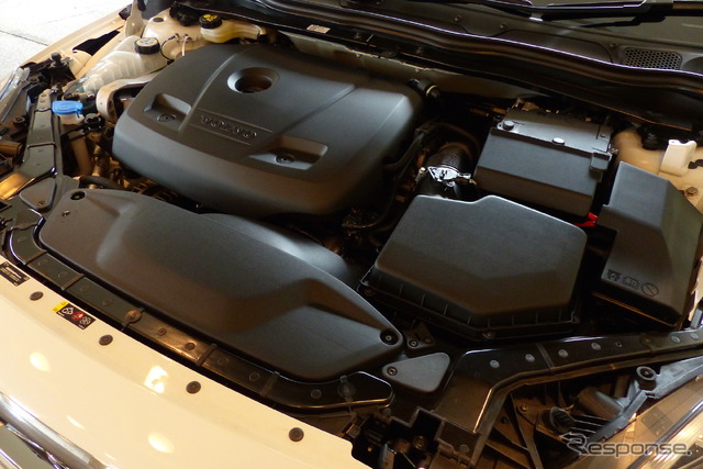 ボルボ V40 クロスカントリー T5 AWD