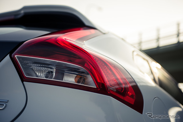 ボルボ V40 クロスカントリー T5 AWD