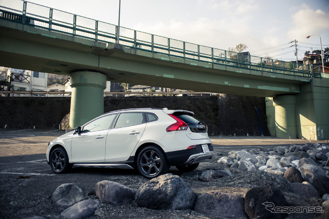 ボルボ V40 クロスカントリー T5 AWD