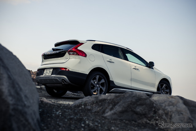 ボルボ V40 クロスカントリー T5 AWD