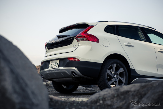 ボルボ V40 クロスカントリー T5 AWD