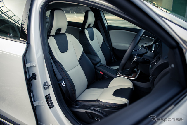 ボルボ V40 クロスカントリー T5 AWD