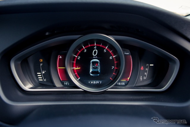 ボルボ V40 クロスカントリー T5 AWD