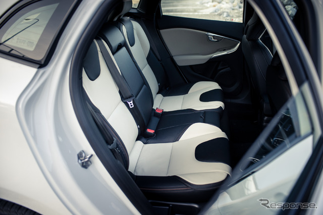ボルボ V40 クロスカントリー T5 AWD