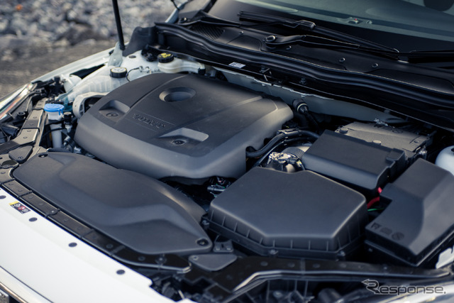 ボルボ V40 クロスカントリー T5 AWD