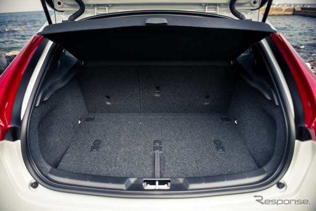 ボルボ V40 クロスカントリー T5 AWD