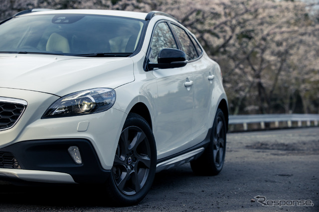 ボルボ V40 クロスカントリー T5 AWD