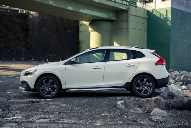 ボルボ V40 クロスカントリー T5 AWD