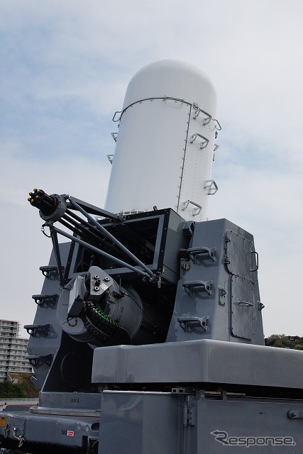 艦の前方に装備されているCIWS。