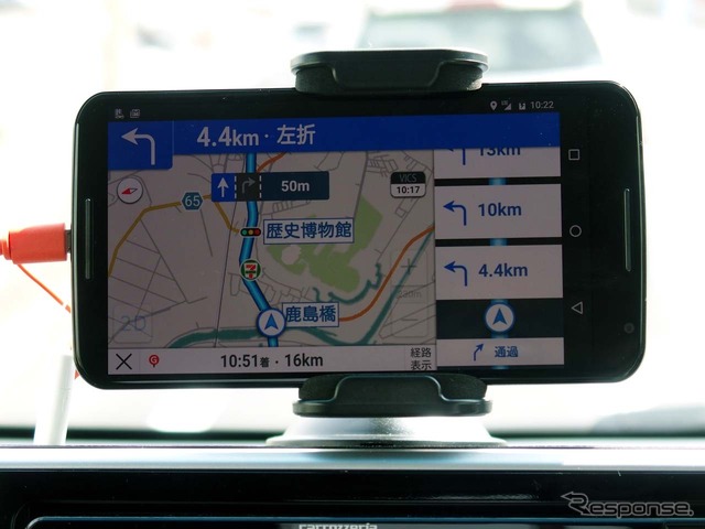 電源が取れるので、カーナビ等の長時間使用にも対応できる