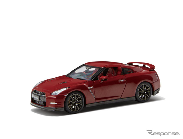 NISSAN GT-R(R35) 1/43スケール ダイキャストモデル