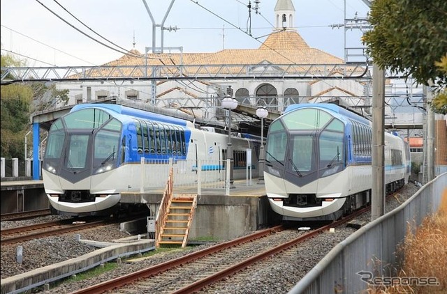 今回のツアーでは賢島駅で50000系全3編成の並びを撮影できる。写真は志摩磯部駅で並ぶ50000系の2編成。