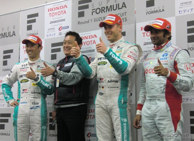左から2位の中嶋一貴、1-2の舘監督(トムス)、優勝ロッテラー、3位カーティヤン。
