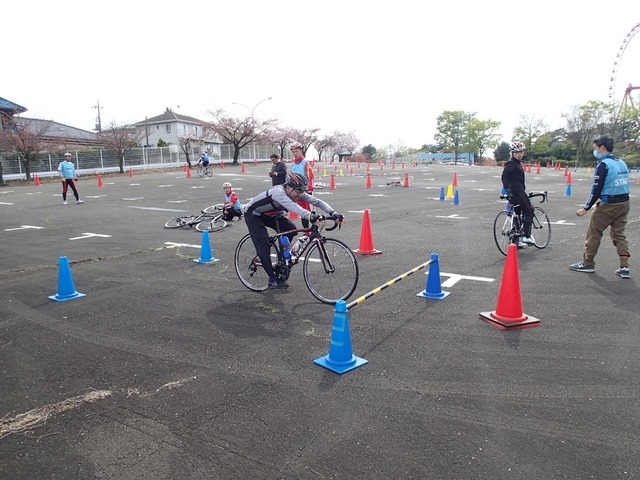 【自転車】乱れるマナー、基本に立ち返り安全走行…TCFオトナのための自転車学校
