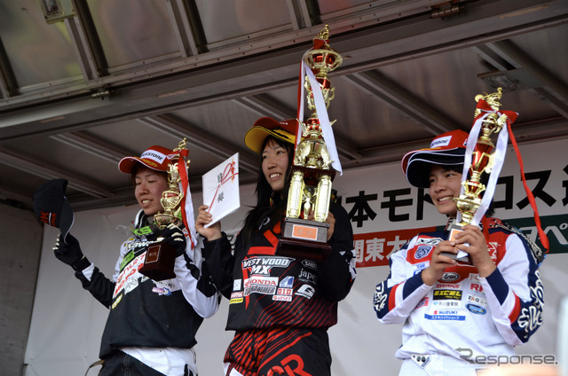 全日本モトクロス第2戦関東大会レディースクラス表彰台。