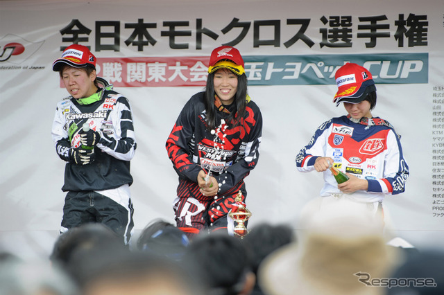 全日本モトクロス第2戦関東大会レディースクラス表彰台。
