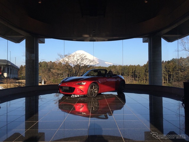 マツダ山本主査とっておきの一枚。新型ロードスター