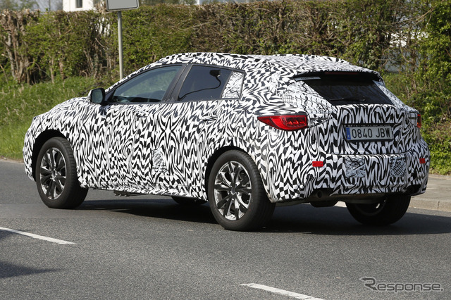 インフィニティ QX30 スクープ写真
