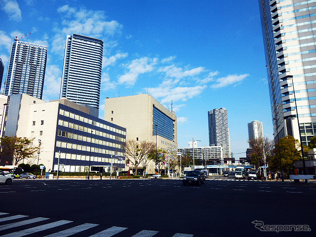 晴海三丁目交差点付近。写真奥が築地方