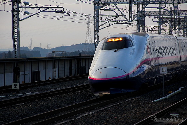東北新幹線は4月24日からトンネル内を含む盛岡以南の全ての区間で携帯電話が利用できるようになる。写真は那須塩原駅付近を走る東北新幹線の列車。