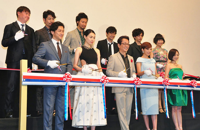 水谷豊、田中麗奈、吹石一恵、安達祐実、尾上寛之、中村倫也、山中崇史、野口かおる、石丸幹二、橋本一監督/『王妃の館』初日舞台挨拶